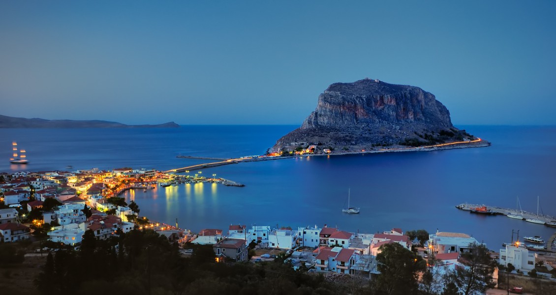 monemvasia-medieval-castle-at-night.jpg